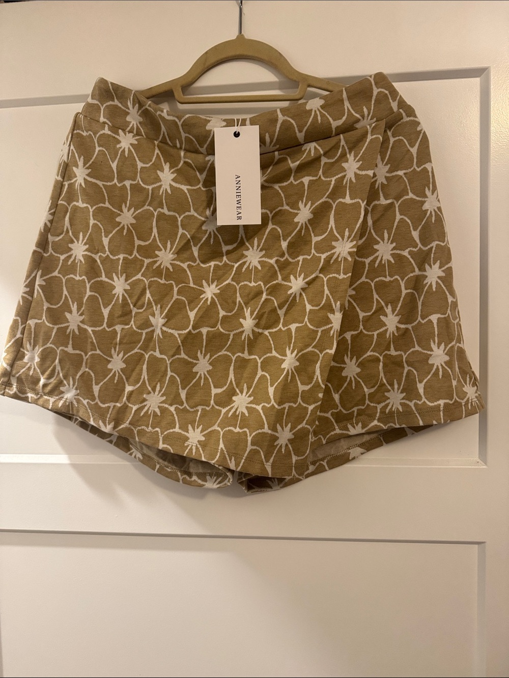 ANNINWEAR Asymmetrical Brown Floral Skort